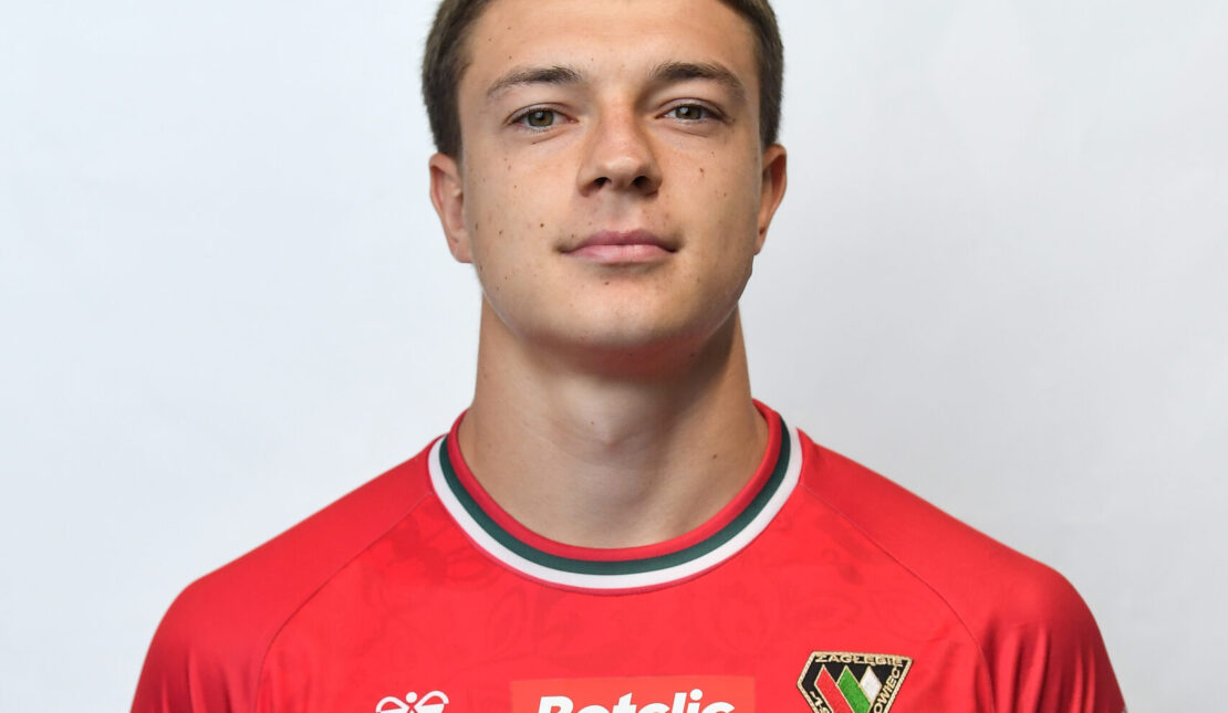 <br />
<b>Warning</b>:  Illegal string offset 'alt' in <b>/home/virtualki/207183/wp-content/themes/zaglebie/single-pilka-players.php</b> on line <b>36</b><br />
h