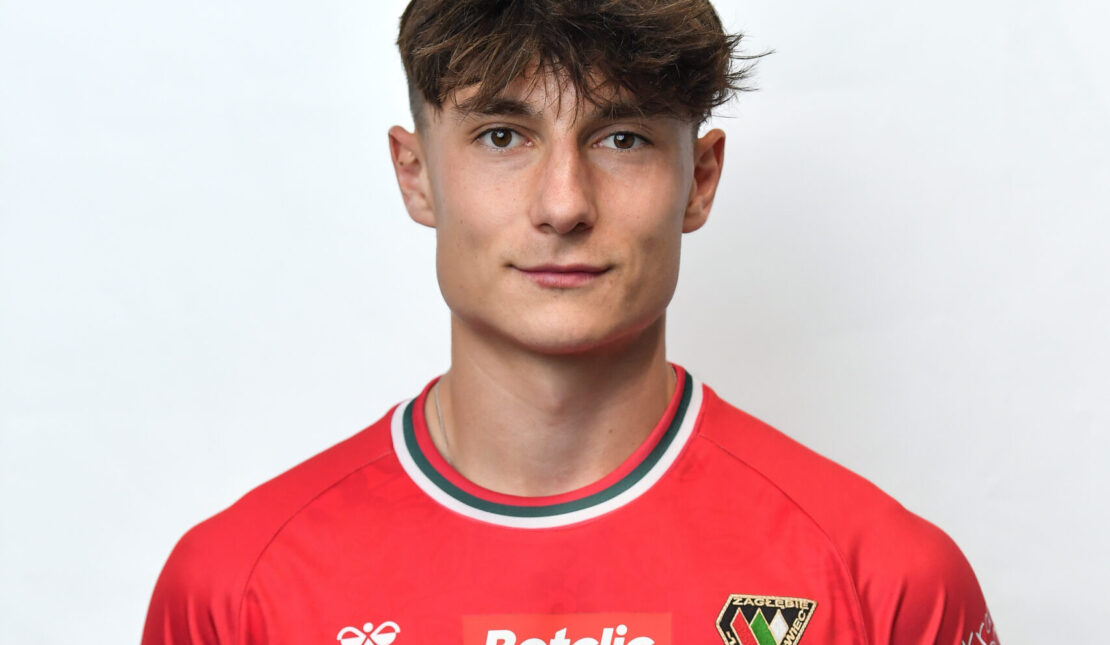 <br />
<b>Warning</b>:  Illegal string offset 'alt' in <b>/home/virtualki/207183/wp-content/themes/zaglebie/single-pilka-players.php</b> on line <b>36</b><br />
h