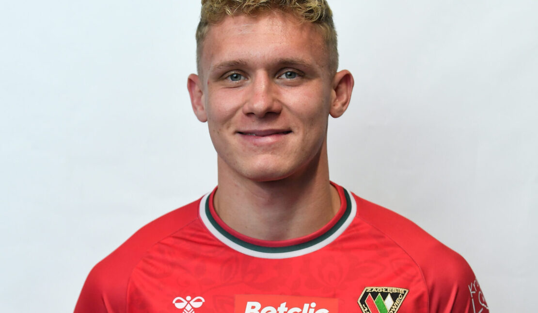 <br />
<b>Warning</b>:  Illegal string offset 'alt' in <b>/home/virtualki/207183/wp-content/themes/zaglebie/single-pilka-players.php</b> on line <b>36</b><br />
h