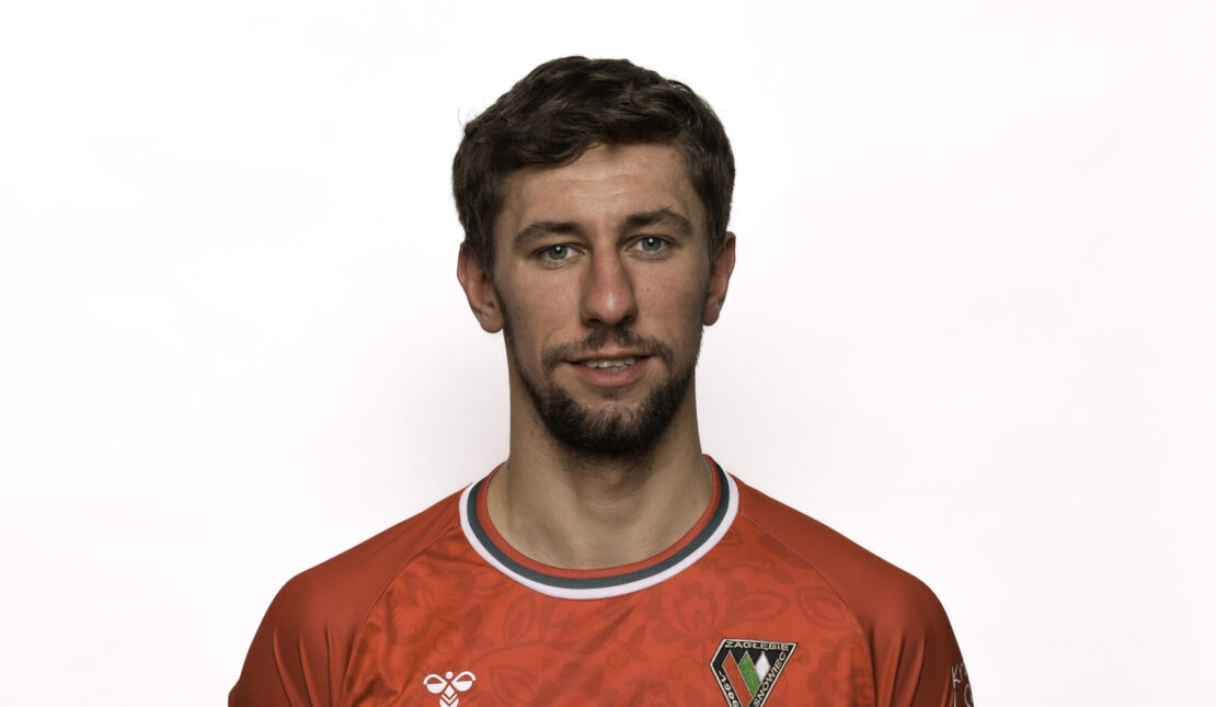 <br />
<b>Warning</b>:  Illegal string offset 'alt' in <b>/home/virtualki/207183/wp-content/themes/zaglebie/single-pilka-players.php</b> on line <b>36</b><br />
h